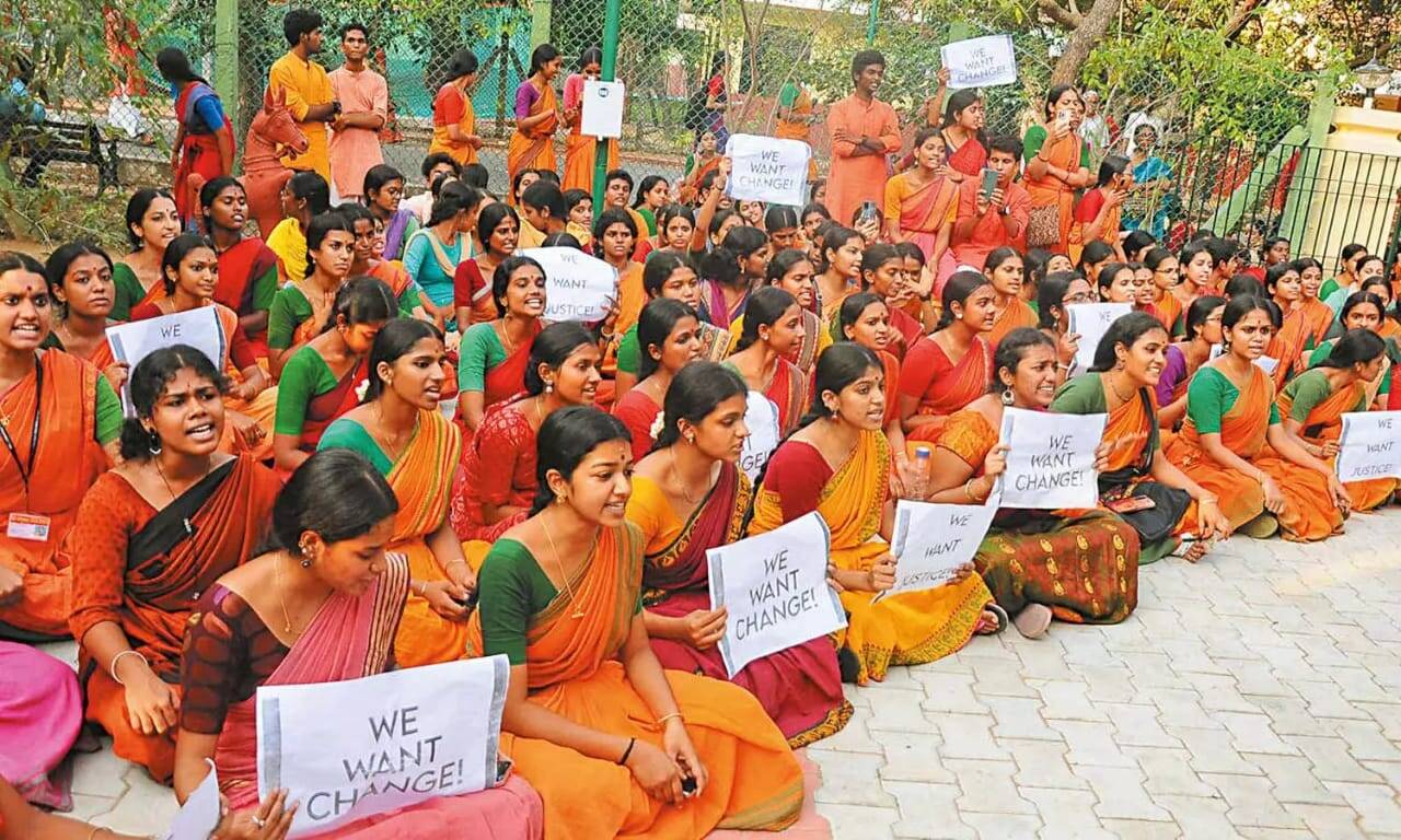 கலாஷேத்ரா இயக்குநர் மாநில மகளிர் ஆணையத்தில் ஆஜர்!