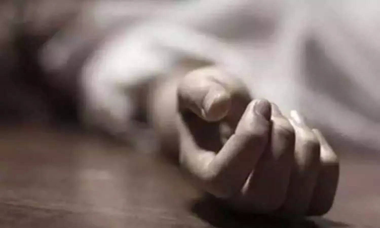 மகளிர் விடுதியில் மனைவி வெட்டிக் கொலை - சடலத்துடன் செல்பி எடுத்து வாட்ஸ்அப் ஸ்டேட்டஸ் வைத்த கணவர்!