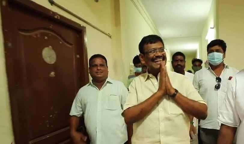 பிச்சைக்காரர்களும் நாங்களும் ஒன்றுதான் - அமைச்சர் நாசர்