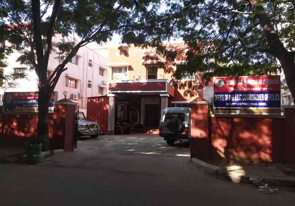 சென்னையில் கணவன் - மனைவி தூக்கிட்டு தற்கொலை: மகள் தவிப்பு