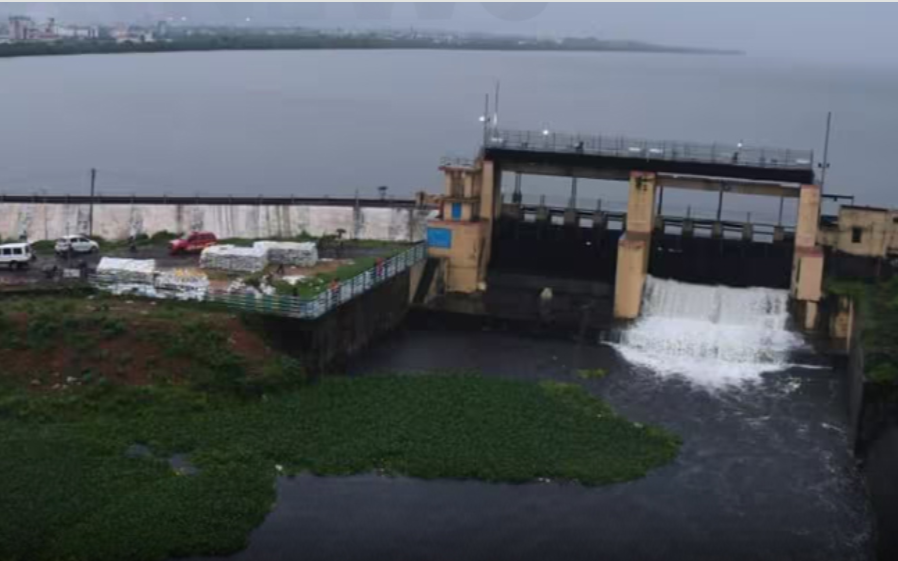 புழல் ஏரியில் உபரி நீர் திறப்பு விநாடிக்கு 1500 கன அடியாக அதிகரிப்பு