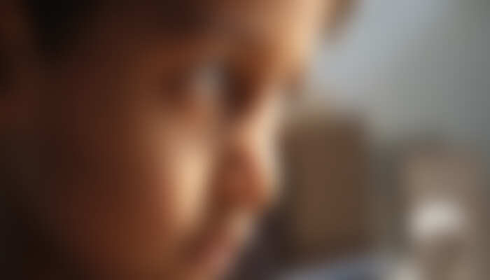 சிறுவர்களை அடிக்கடி அறைக்குள் அழைத்துச்செல்லும் முதியவர்