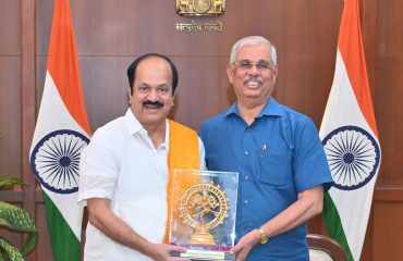 #JUST IN : ஆளுநர் அர்லேகருடன் சபாநாயகர் திடீர் சந்திப்பு..!!