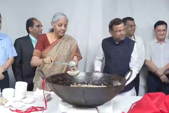 வீட்டுக்கு போக முடியாது.. போன் பேச முடியாது! - அல்வா விழாவுக்குப் பின் பட்ஜெட் அதிகாரிகள் தனிமைப்படுத்தப்படுவது ஏன்?