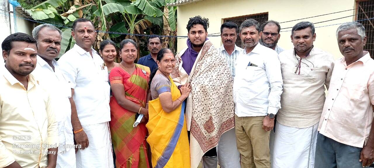 உக்ரைனிலிருந்து திரும்பிய ஊஞ்சலூர் மாணவரிடம் நலம் விசாரித்த எம்எல்ஏ சரஸ்வதி!