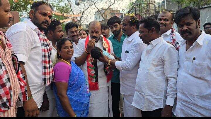 பிரச்சாரத்தின் போது நெகிழ்ச்சி! குழந்தைக்கு ‘ஜெயலலிதா’ எனப் பெயர் சூட்டிய அதிமுக வேட்பாளர்..!