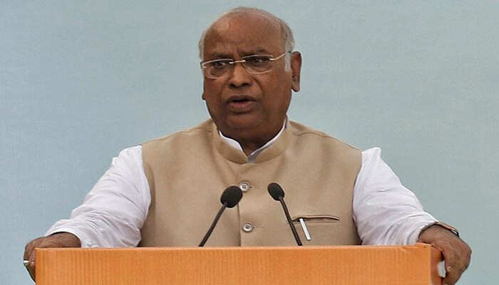 நாய் என்று பேசிய கார்கே - மக்களவையில் கடும் அமளி