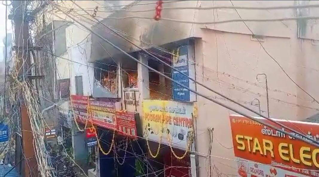 கோவை தனியார் எலக்ட்ரானிக்ஸ் குடோனில் திடீர் தீ விபத்து!