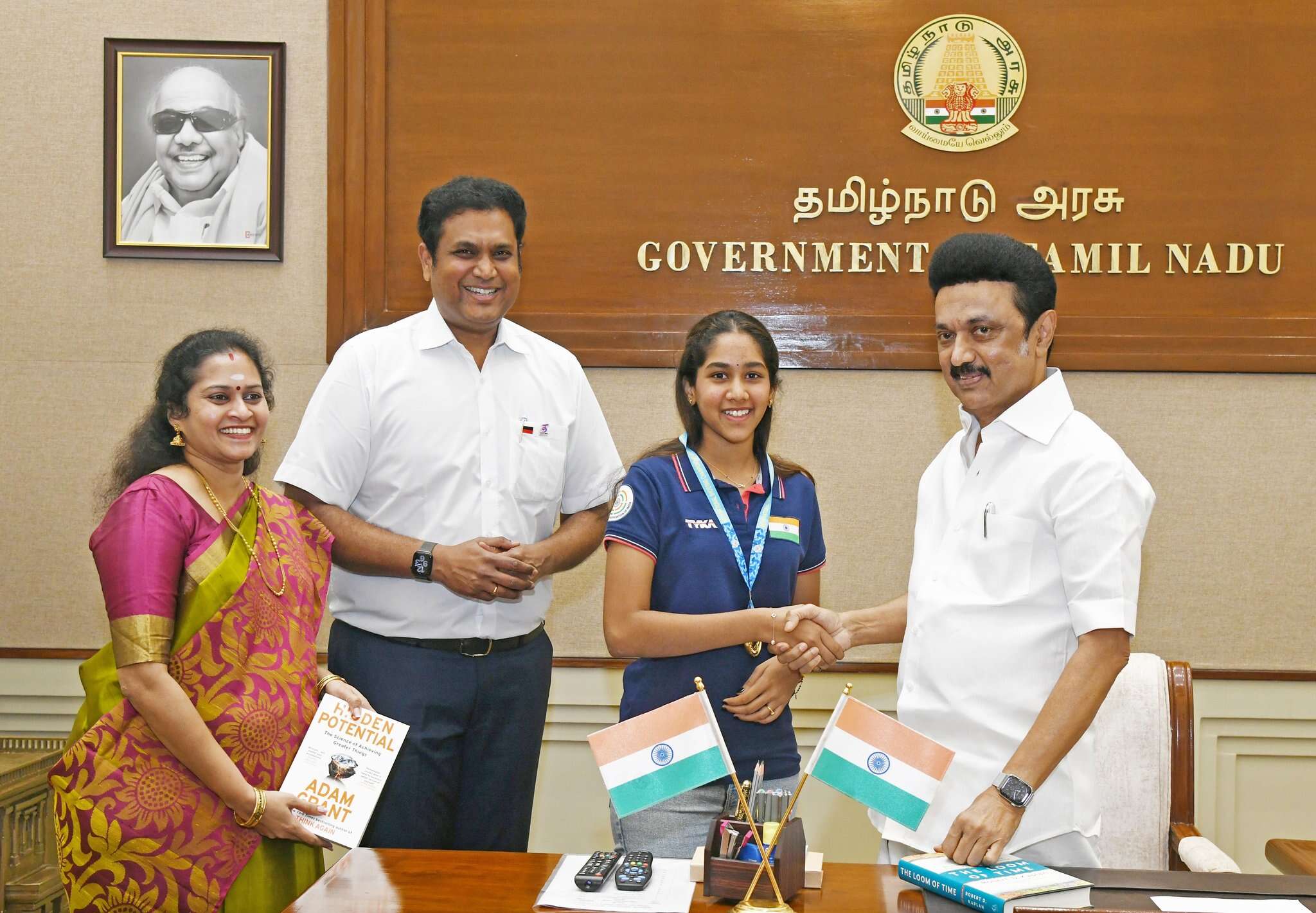 துப்பாக்கிச்சூடுதல் போட்டியில் அமைச்சர் மகள் சாதனை - முதல்வர் ஸ்டாலின் வாழ்த்து!!