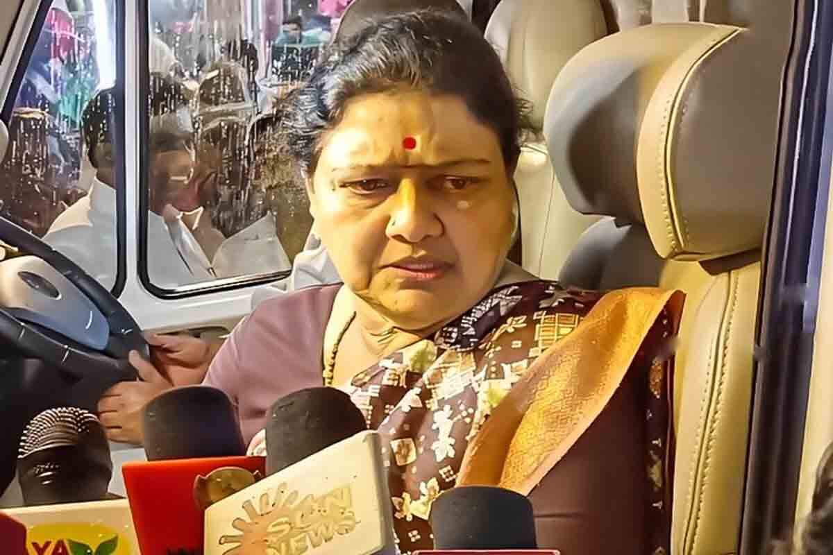 வெடித்த சசிகலா - தெறித்து ஓடிய டோல்கேட் ஊழியர்கள்