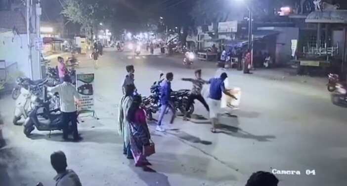 பைக்கில் அதிவேகமாக வந்ததை தட்டிக்கேட்ட காவலர் மீது தாக்குதல்... 4 இளைஞர்கள் கைது, ஓருவர் தப்பியோட்டம்!