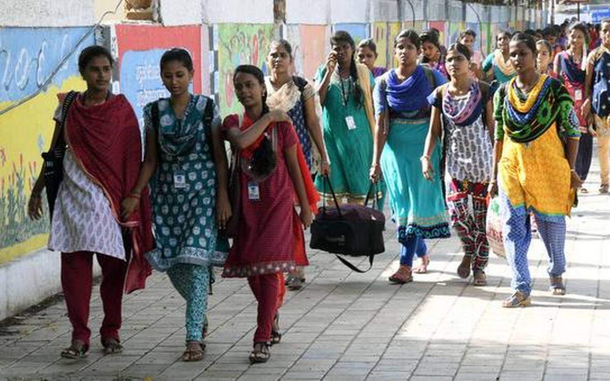 புயலால் பாதிக்கப்பட்ட 4 மாவட்டங்களில் திங்களன்று கல்லூரிகள் திறப்பு!