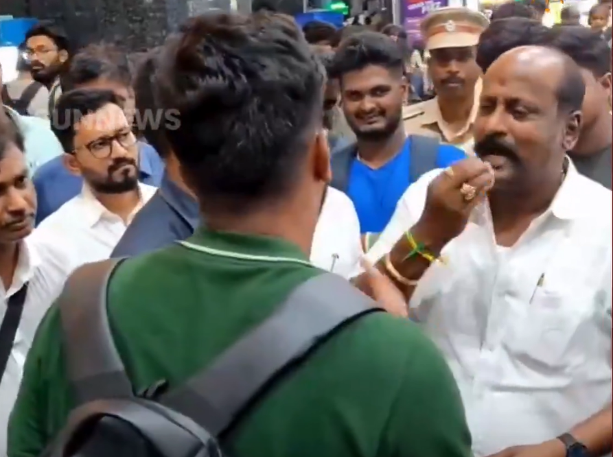 45 நிமிடமாக பஸ் வரவில்லை எனக் கூறிய நபரிடம்...“நான் சாப்பிடவில்லை தம்பி” என புலம்பிய அமைச்சர்