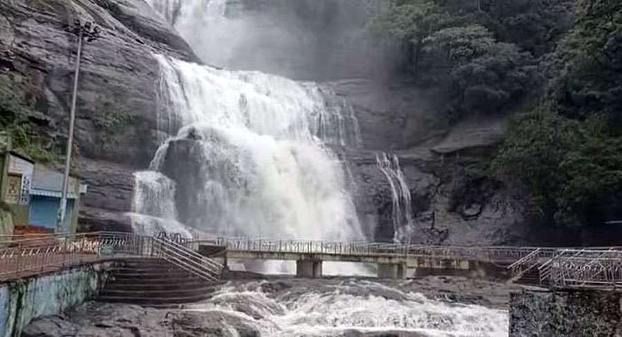 குற்றால அருவிகளில் குளிக்க சுற்றுலாபயணிகளுக்கு தடை..!