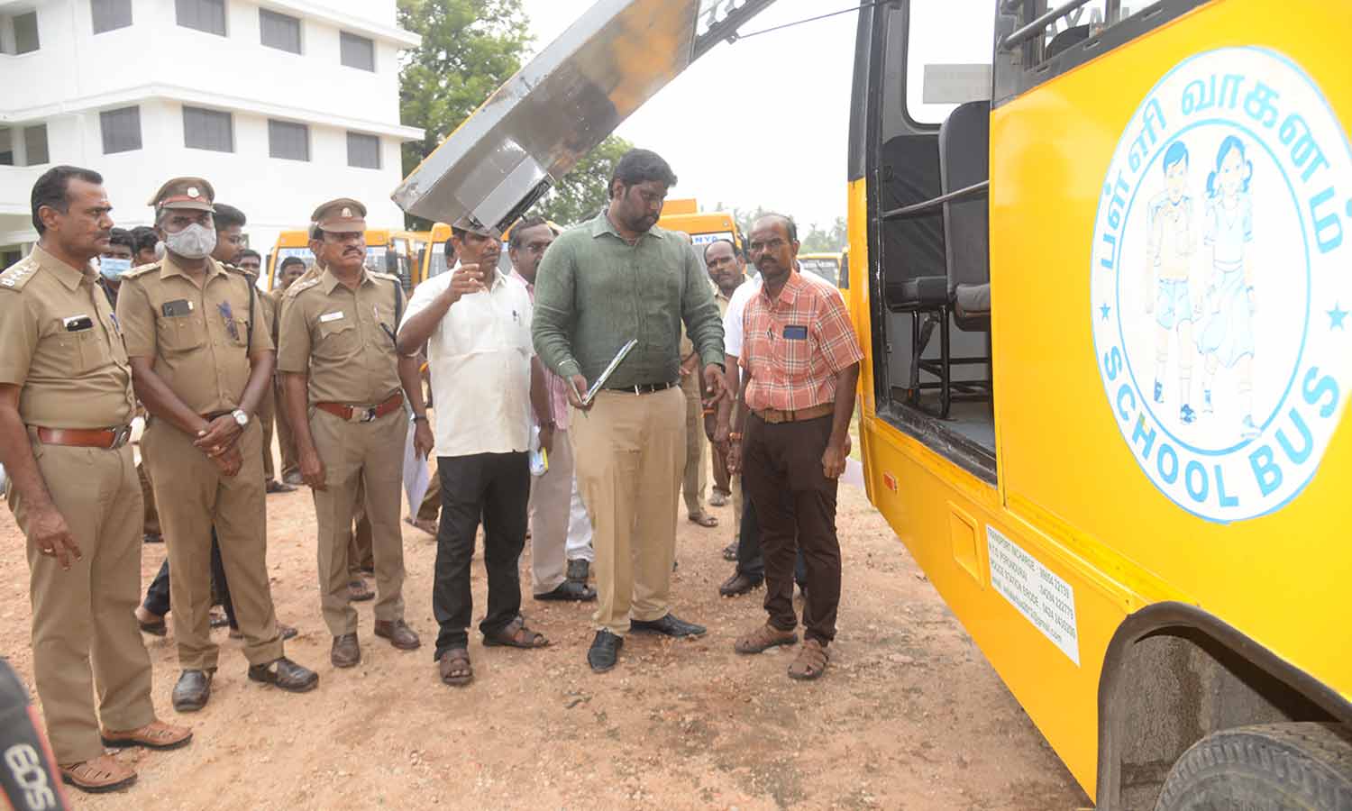 ஜூன் 13 பள்ளிகள் திறக்கப்பட உள்ள நிலையில், தனியார் பள்ளி வாகனங்கள் ஆய்வு..