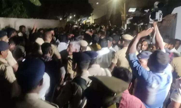 திமுகவினருடன் மோதல் - நாம் தமிழர் கட்சியை சேர்ந்த இருவர் கைது