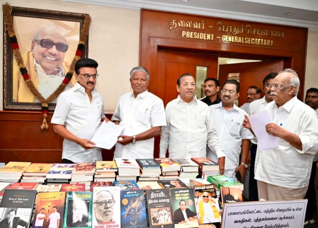 “கடிதம் எழுதினால் புத்தகங்களை அள்ளிக் கொடுக்க தயார்”- மு.க.ஸ்டாலின்