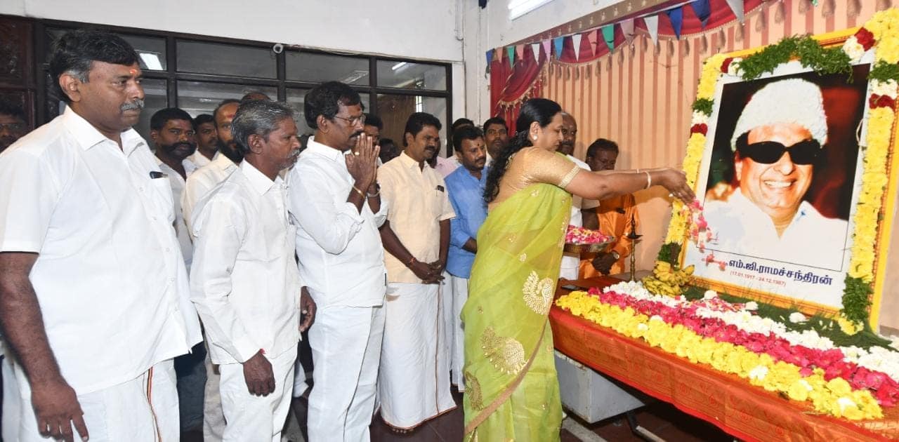 எம்ஜிஆர் 106 வது பிறந்தநாள் - பிரேமலதா விஜயகாந்த் மரியாதை!!