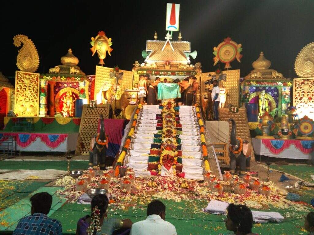 மைக் பிடித்து பாடும்போது மின்சாரம் தாக்கி இளைஞர் பலி! ஐயப்ப பூஜையில் நடந்த சோகம்