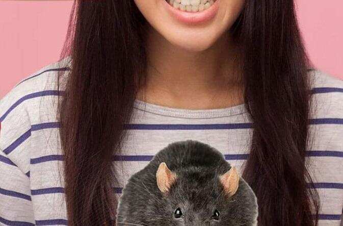 தன் விரலை கடித்த எலியை கடித்துக் கொன்ற கல்லூரி மாணவி!