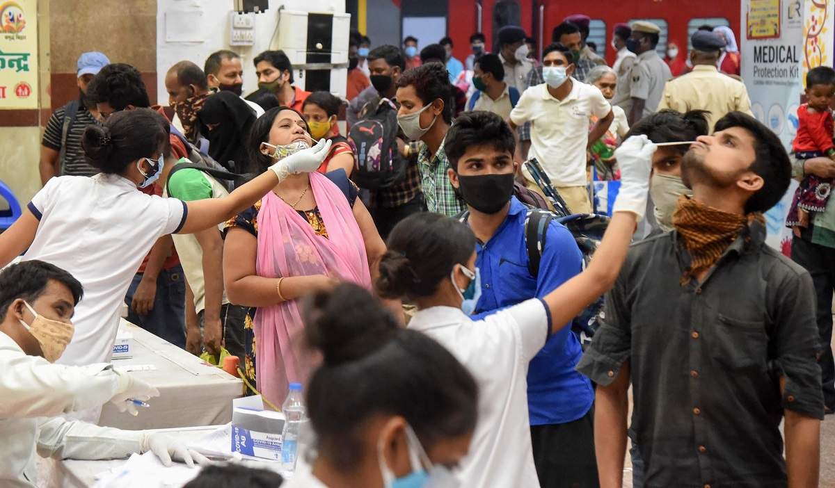 இந்தியாவை 3ஆவது அலை தாக்குமா? - என்ன சொல்கிறார்கள் நிபுணர்கள்?