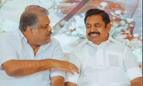 எடப்பாடி பழனிசாமி - ஜி.கே.வாசன் திடீர் சந்திப்பு..!!