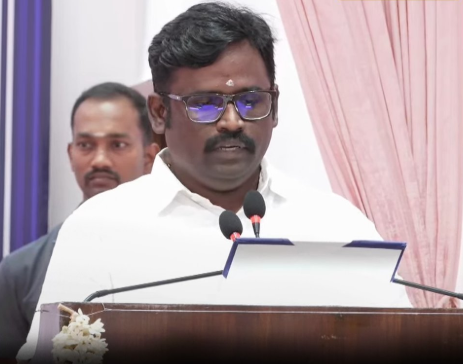 #JUST IN : முன்னாள் சபாநாயகர் தனபாலின் மகன் லோகேஷ் தமிழ்செல்வன் அமைச்சராக பதவியேற்றார்..!