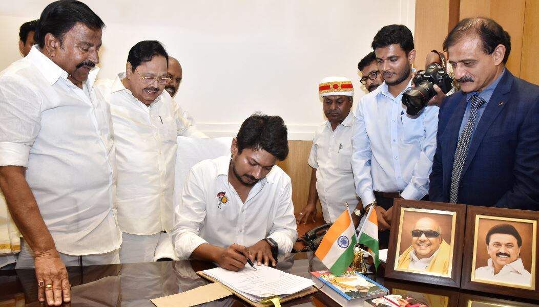 3 முக்கிய கோப்புகளில் கையெழுத்திட்டார் உதயநிதி - என்னென்ன தெரியுமா?