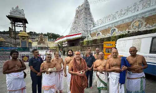 விஜயேந்திர சரஸ்வதி சுவாமிகள் திருப்பதியில் சுவாமி தரிசனம்..!!