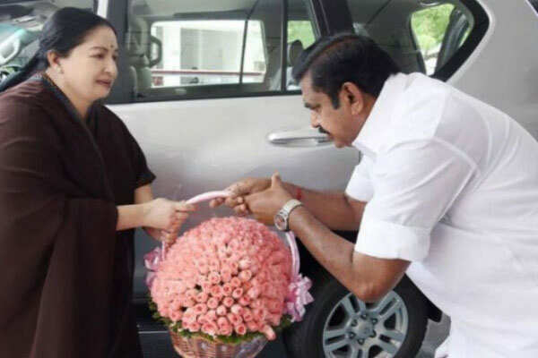 ஓபிஎஸ்க்கு மூன்று முறை கொடுத்ததை இபிஎஸ்க்கு ஒருமுறை கொடுத்திருந்தாலே ..ஜெயலலிதாவிடமே வேலையை காட்டியிருப்பார்..