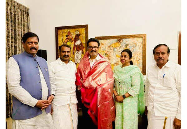 சமத்துவ மக்கள் கட்சியை பாஜகவுடன் இணைத்தார் சரத்குமார்