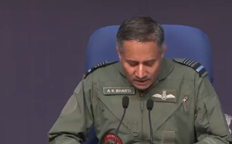 இந்தியாவின் மோதல் தீவிரவாதிகள் உடன் மட்டுமே; பாகிஸ்தான் இராணுவத்துடன் அல்ல- ஏர் மார்ஷல் ஏ.கே.பாரதி