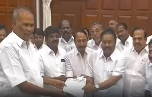 சபாநாயகருடன் அதிமுக எம்.எல்.ஏக்கள் சந்திப்பு