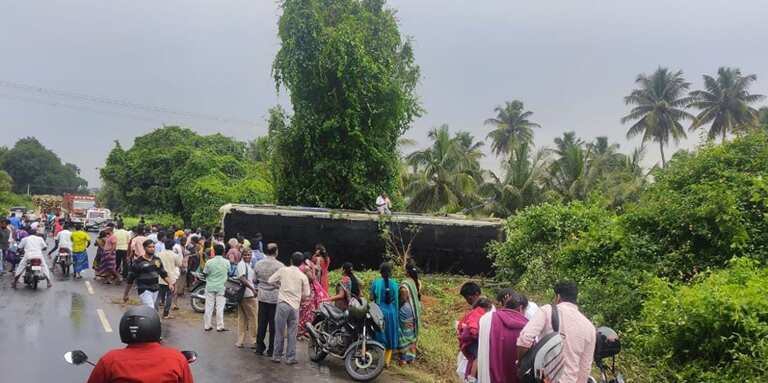 பாலக்கோடு அருகே அரசுப் பேருந்து கவிழ்ந்து விபத்து; பெண்கள், குழந்தைகள் உள்பட 40 பேர் படுகாயம்!