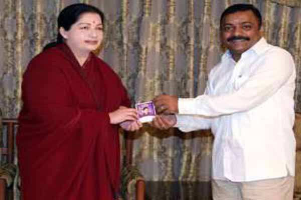 ’’என் வாயை எப்படியாவது மூடப்பார்க்கிறார்கள்’’