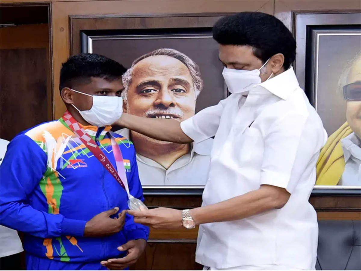 மாரியப்பன் தங்கவேலுவுக்கு அரசு வேலை வழங்கினார் முதல்வர்!