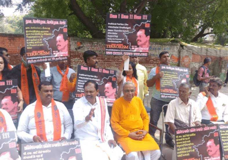 சீமான், திருமாவை கைது செய்யக்கோரி டெல்லியில் அர்ஜூன் சம்பத் ஆர்ப்பாட்டம்