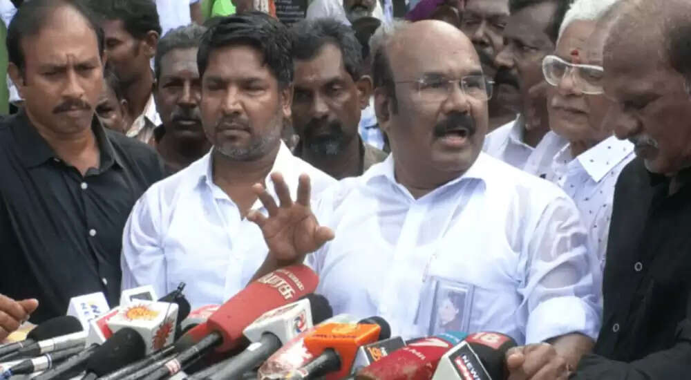 திமுகவில் இருந்து 50 பேர் திருடர்கள் போல் வந்தார்கள் - ஜெயக்குமார் தாக்கு