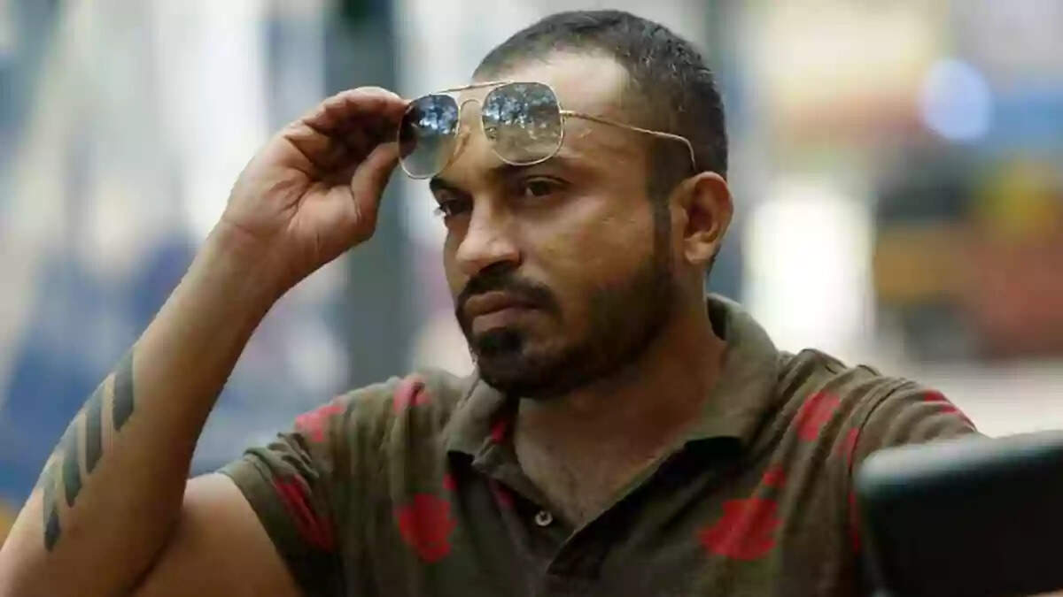 பண மோசடி : 