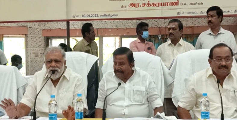 நிலத்தை பிடுங்கிக்கலாம் - அமைச்சர் சர்ச்சை பேச்சு