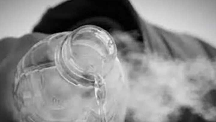 டிவியை சத்தமாக வைத்து பார்த்த முதியவர் மீது ஆசிட்வீச்சு... பக்கத்து வீட்டு இளைஞர் வெறிச்செயல்!