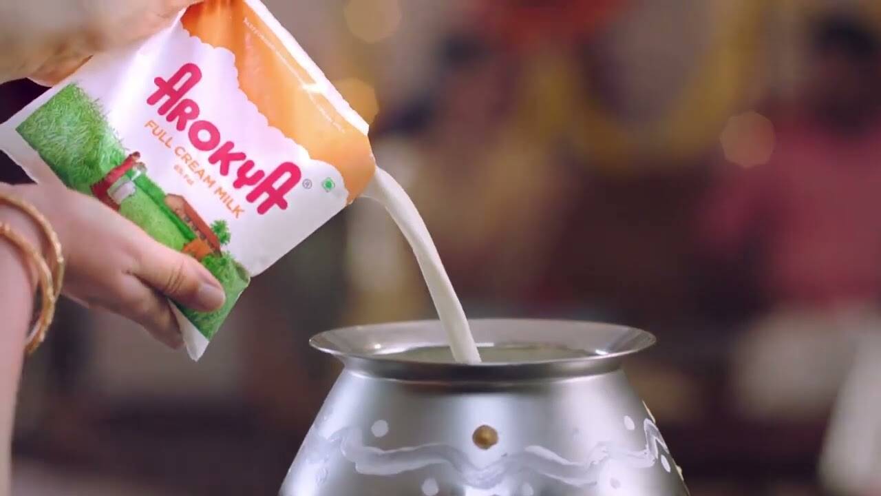 மக்களுக்கு அடுத்த ஷாக்..!! தனியார் பால் விலை நாளை முதல் லிட்டருக்கு ரூ.4 உயர்வு..!