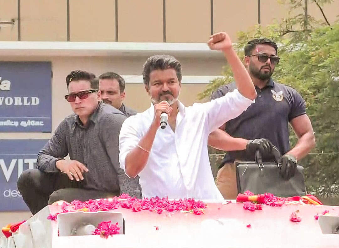 #JUST IN நெல்லையில் நாளை தவெக தலைவர் விஜய் பரப்புரைக்கு 51 நிபந்தனைகள் விதிக்கப்பட்டுள்ளன - செங்கோட்டையன் பேட்டி..!!