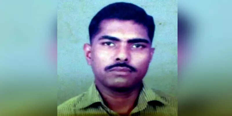 பிரிந்து சென்ற மனைவி...மூதாட்டியை கொலை செய்த ராணுவ வீரர்!!