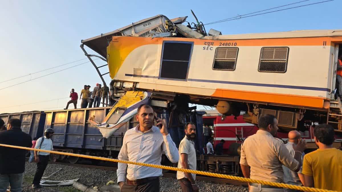 #BIG NEWS : ரயில் விபத்து : சரக்கு ரயில் மீது பயணிகள் ரயில் மோதியதில் 6 பேர் பலி..!!