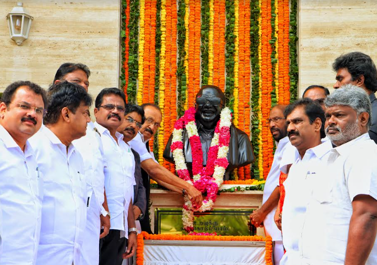 கலைஞர் 5ம் ஆண்டு நினைவு நாள் - டெல்லி அண்ணா அறிவாலயத்தில் மரியாதை