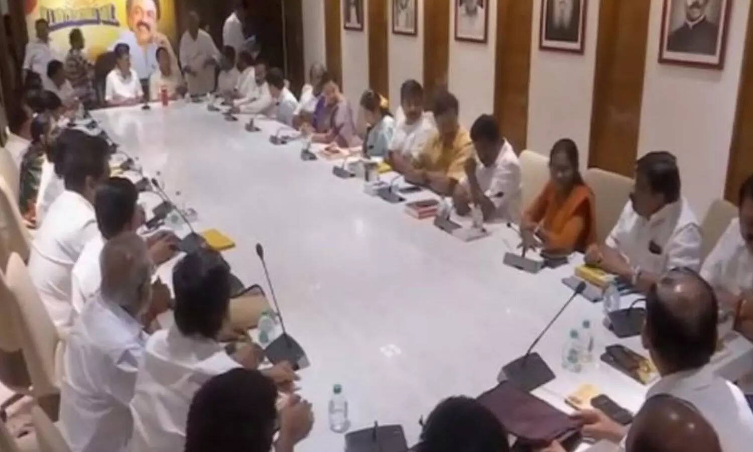 முதல்வர் மு.க.ஸ்டாலின் தலைமையில் தி.மு.க. எம்.பி.க்கள் கூட்டம் தொடங்கியது..!