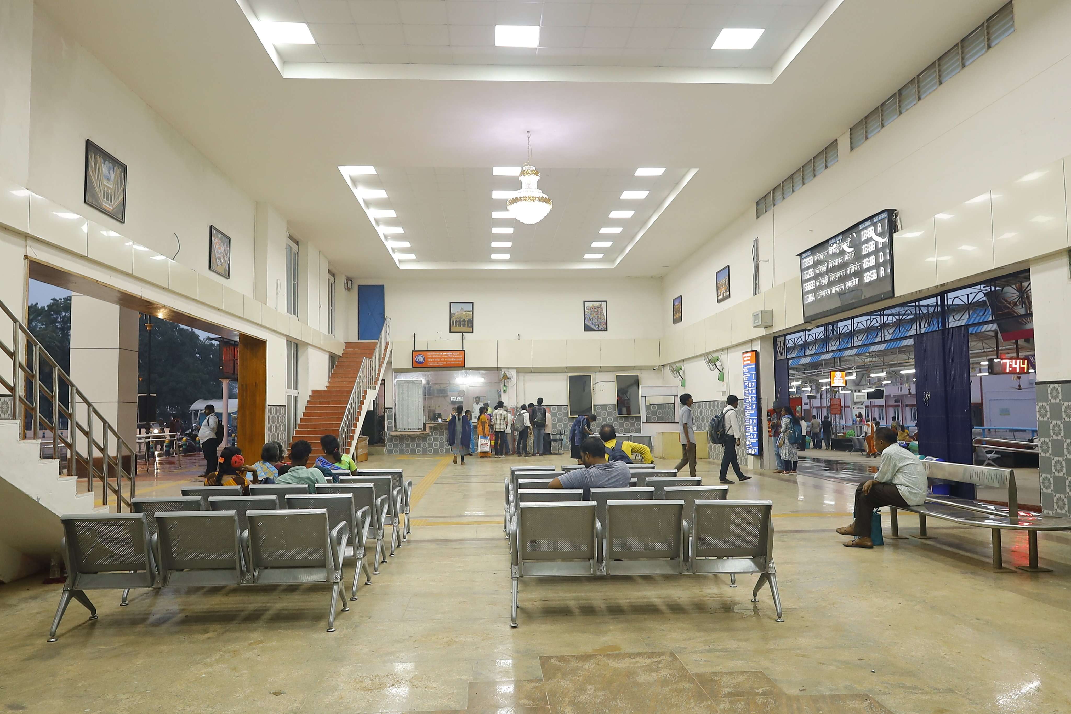 குட் நியூஸ்..! காரைக்குடி ரயில் நிலையம் உலக தரத்திற்கு மாற்றம்..!