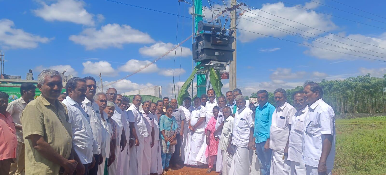 திங்களூர் பகுதியில் ரூ.15 லட்சம் மதிப்பில் 2 புதிய ட்ரான்ஸ்பார்மர்கள்... எம்எல்ஏ எஸ்.ஜெயக்குமார் மக்கள் பயன்பாட்டிற்காக வழங்கினார்!