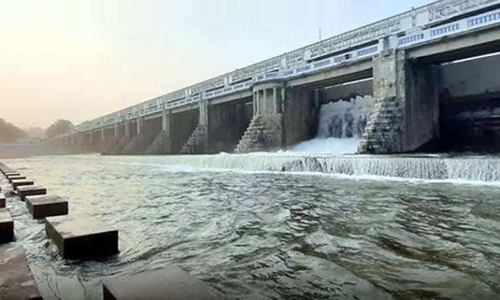 கரையோர மக்களே உஷார்..!! செம்பரம்பாக்கம், பூண்டி ஏரிகளில் இருந்து திறக்கப்படும் நீரின் அளவு அதிகரிப்பு..!